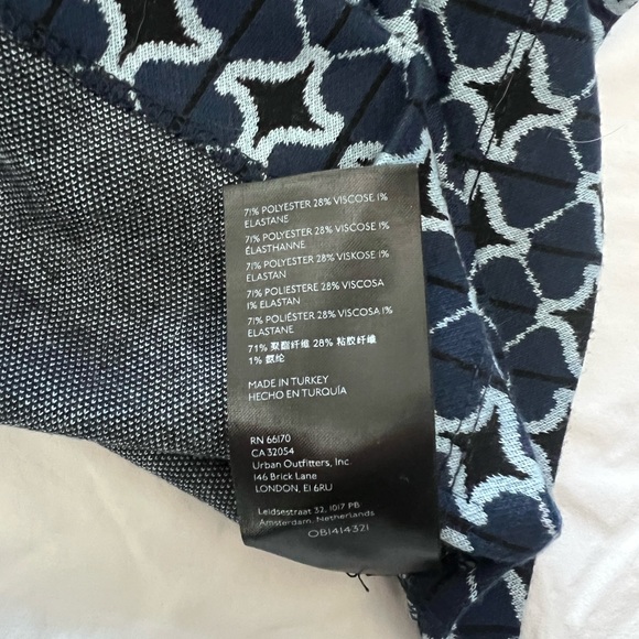 EUC Blue Geometric Jacquard Sleeveless Top - Picture 6 of 6